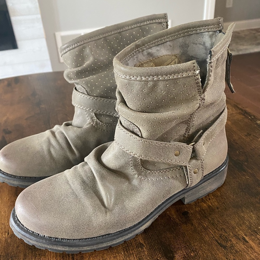 Roxy boots